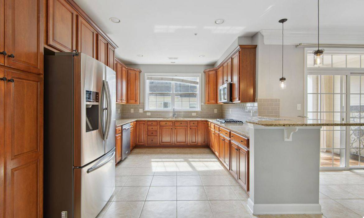 Garrell Group Top Leesburg Realtor 19424 Diamond Lake Dr web 09