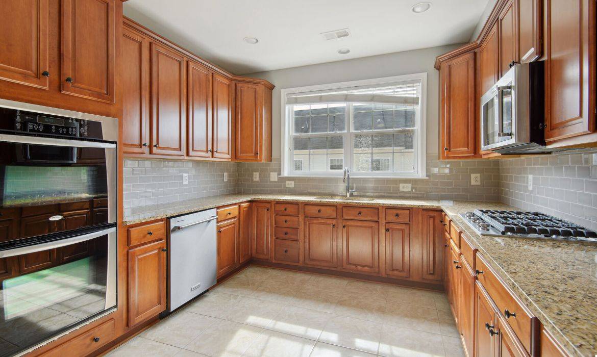 Garrell Group Top Leesburg Realtor 19424 Diamond Lake Dr web 11