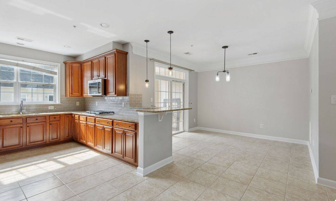 Garrell Group Top Leesburg Realtor 19424 Diamond Lake Dr web 14