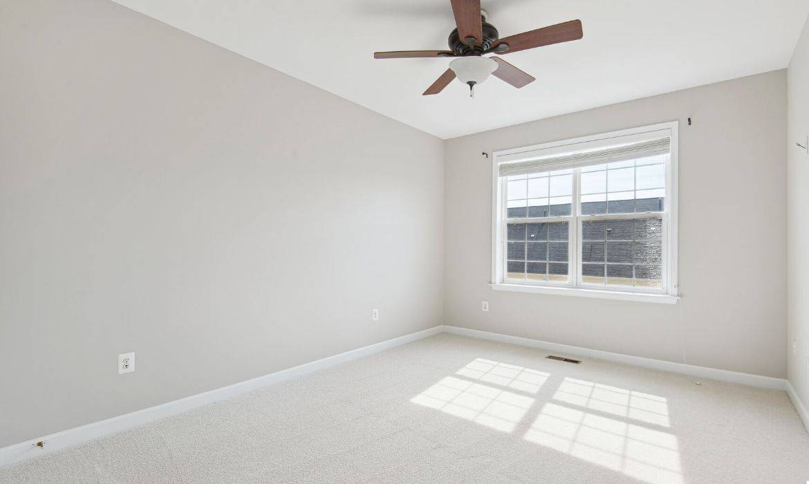 Garrell Group Top Leesburg Realtor 19424 Diamond Lake Dr web 18