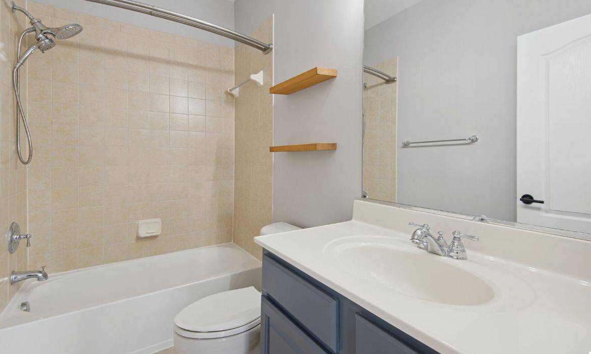 Garrell Group Top Leesburg Realtor 19424 Diamond Lake Dr web 23