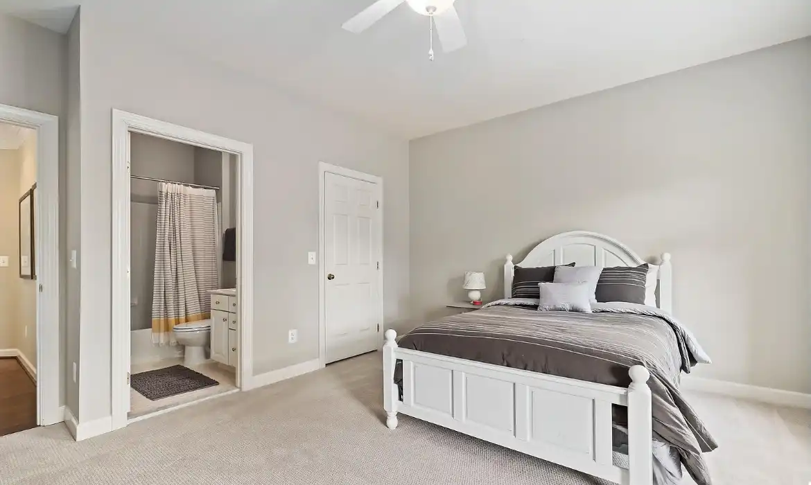 Garrell Group Top Leesburg Realtor 19127 Dalton Points Pl web 21