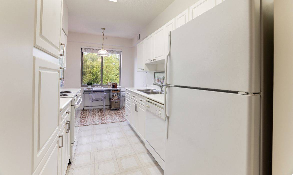 Garrell Group Top Leesburg Realtor 19365 Cypress Ridge Ter 404 web 08