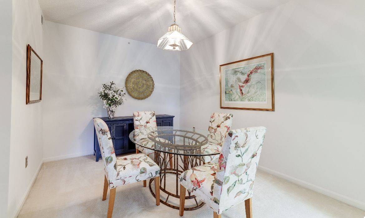 Garrell Group Top Leesburg Realtor 19365 Cypress Ridge Ter 404 web 11