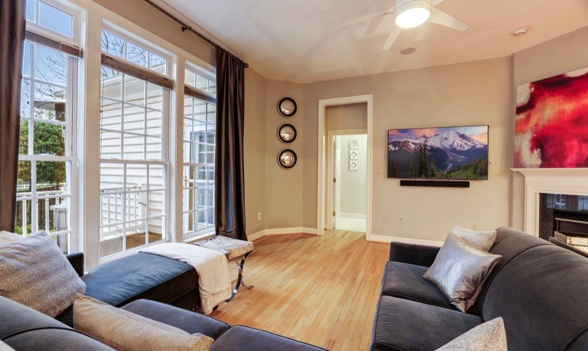 Garrell Group Top Leesburg Realtor 19183 Ferry Field Ter web 16