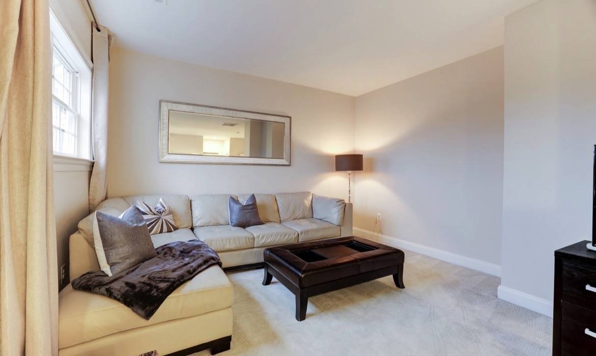 Garrell Group Top Leesburg Realtor 19183 Ferry Field Ter web 26