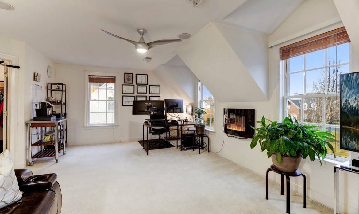 Garrell Group Top Leesburg Realtor 19183 Ferry Field Ter web 30
