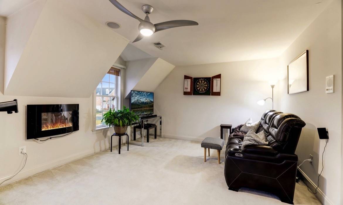 Garrell Group Top Leesburg Realtor 19183 Ferry Field Ter web 31