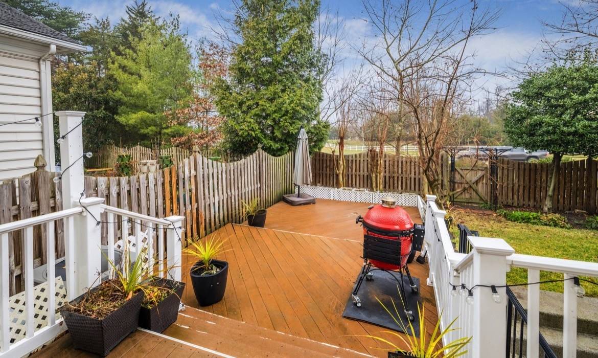 Garrell Group Top Leesburg Realtor 19183 Ferry Field Ter web 35