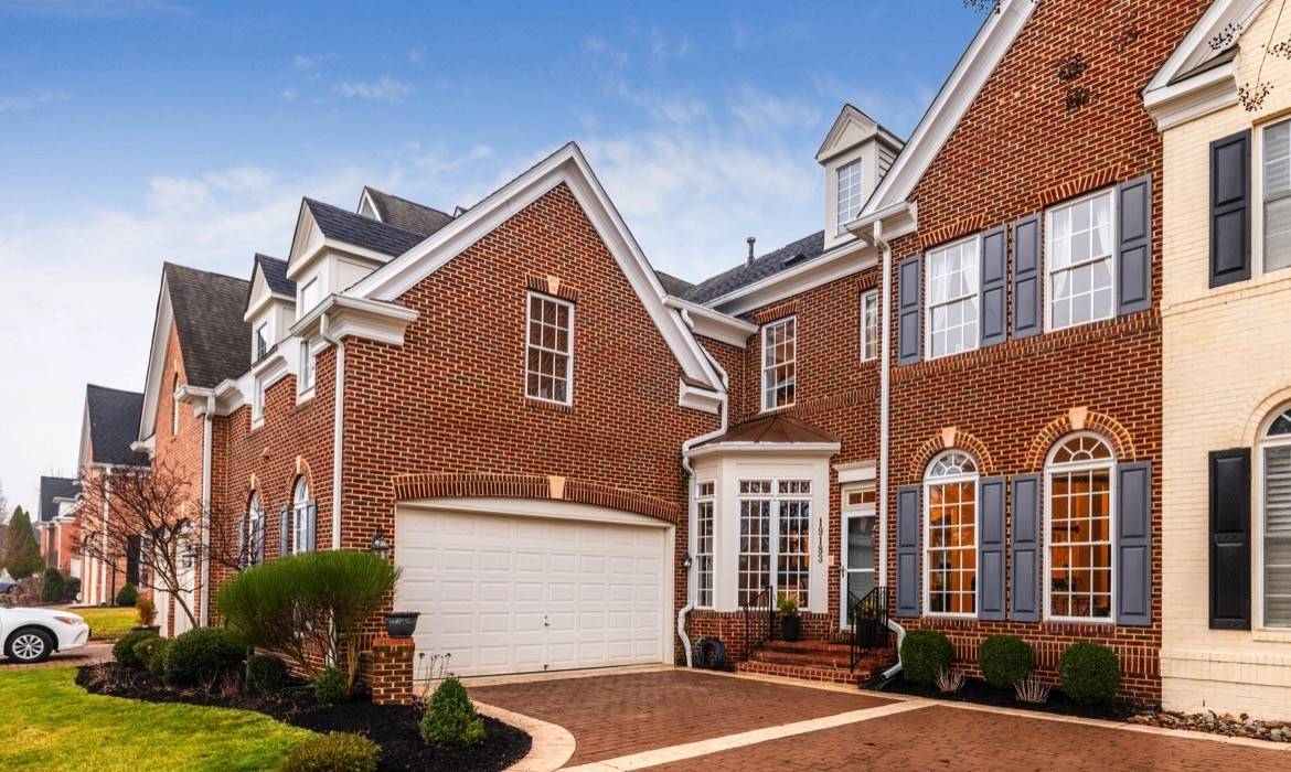 Garrell Group Top Leesburg Realtor 19183 Ferry Field Ter web 36