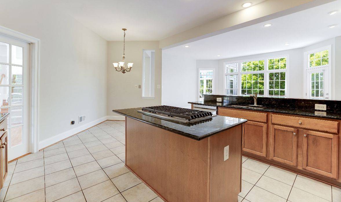 Garrell Group Top Leesburg Realtor 19087 Tow Path Ter web 14