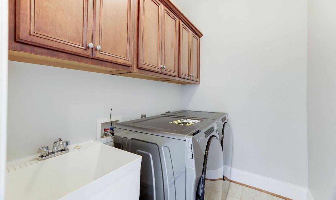 Garrell Group Top Leesburg Realtor 19087 Tow Path Ter web 21