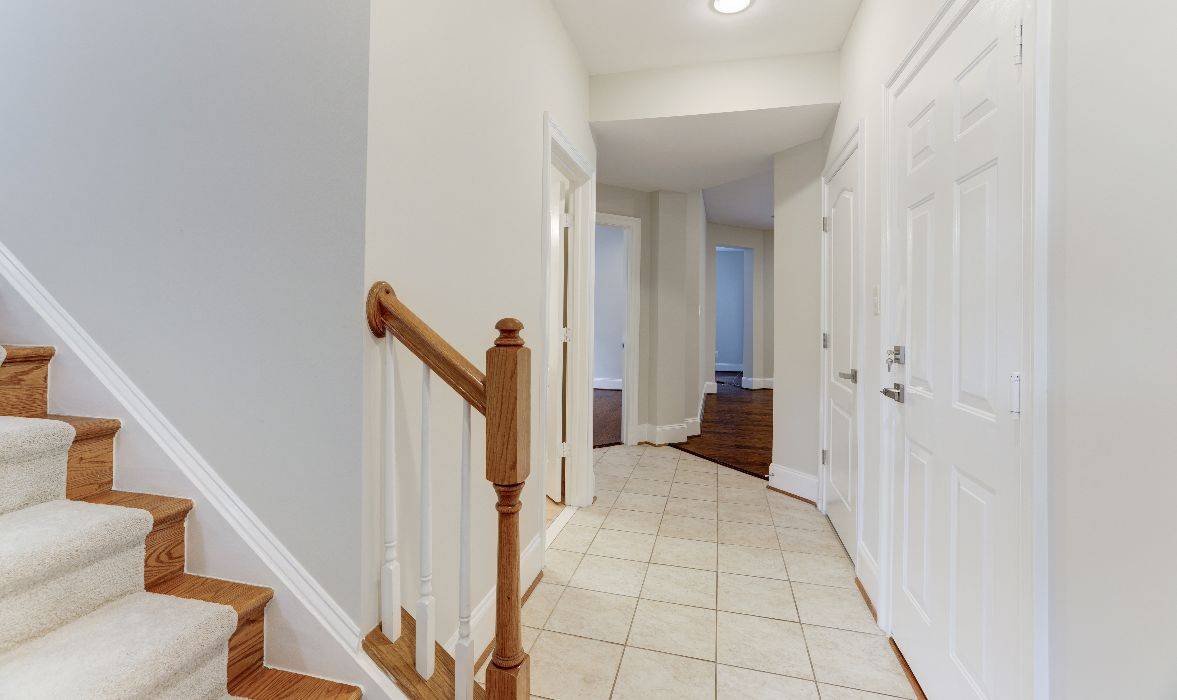Garrell Group Top Leesburg Realtor 19087 Tow Path Ter web 30