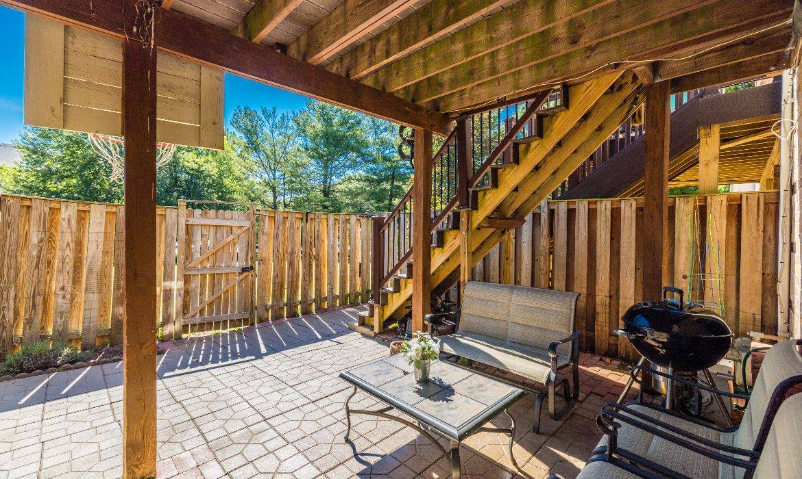 Garrell Group Top Sterling  Realtor 21116 Fireside Ct cs 05
