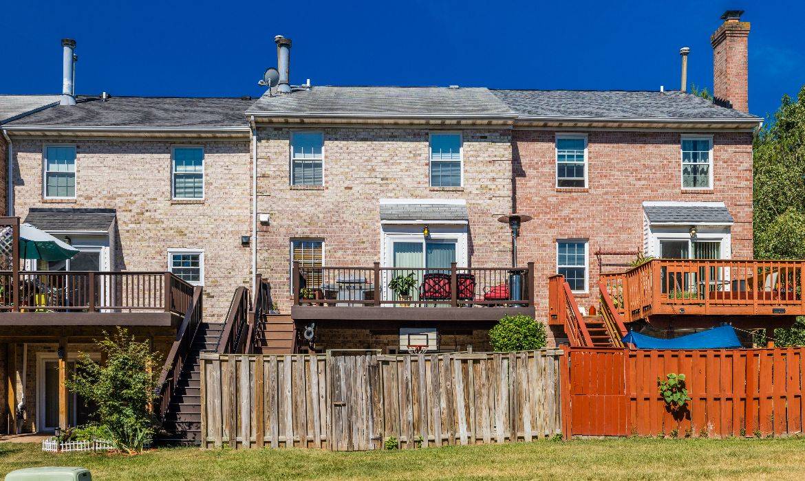 Garrell Group Top Sterling  Realtor 21116 Fireside Ct cs 09