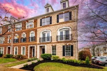 19320 Gardner View Sq