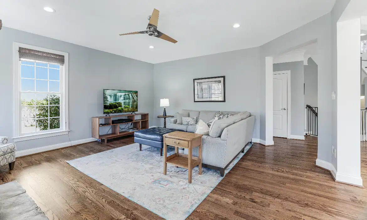 Garrell Group Top Leesburg Realtor 19277 Creek Field Cir web 11