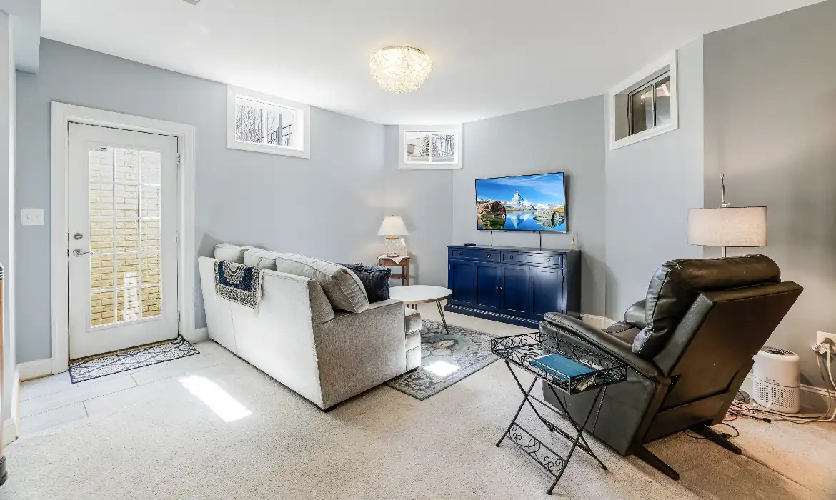 Garrell Group Top Leesburg Realtor 19277 Creek Field Cir web 29