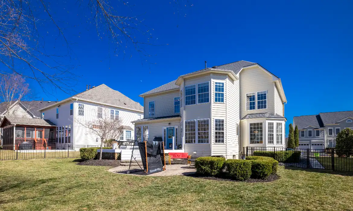 Garrell Group Top Leesburg Realtor 19277 Creek Field Cir web 35