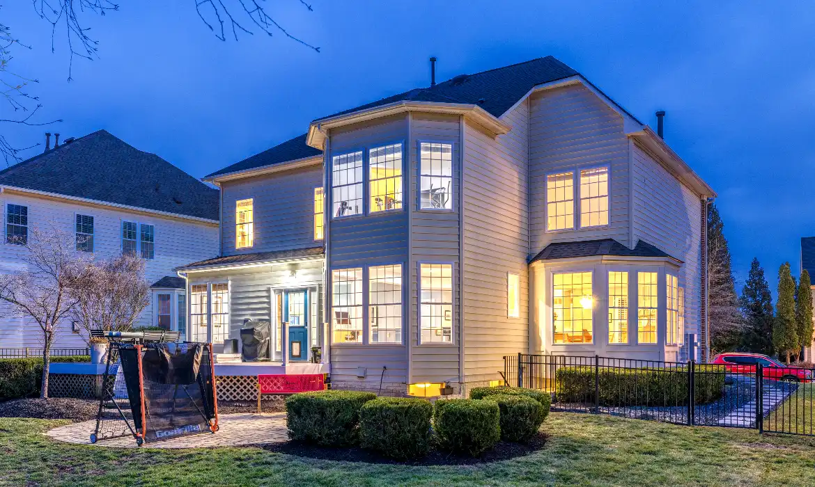 Garrell Group Top Leesburg Realtor 19277 Creek Field Cir web 36