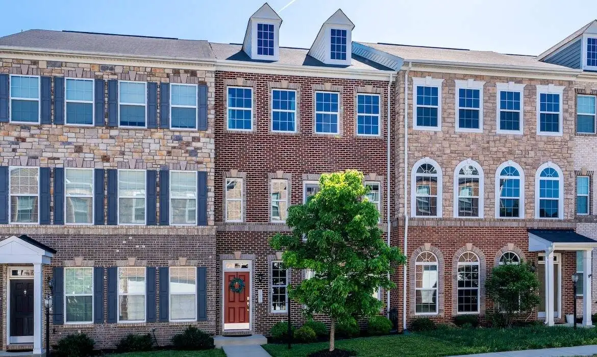 1524 Kinnaird Ter NE