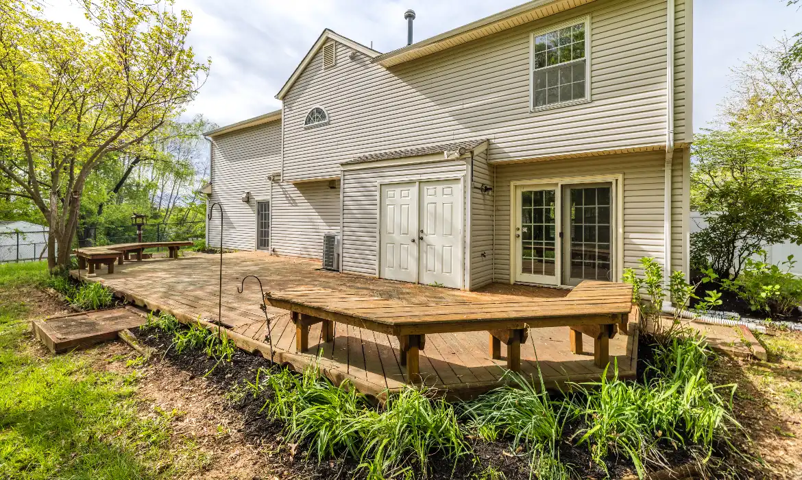 Garrell Group Top Woodbridge Realtor 13868 Racine Ct web 34