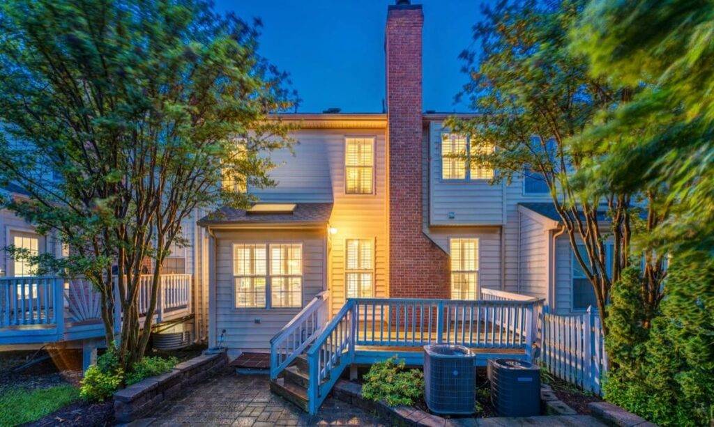 Garrell Group   Top Ashburn Realtor   19599 Aspendale Sq   05