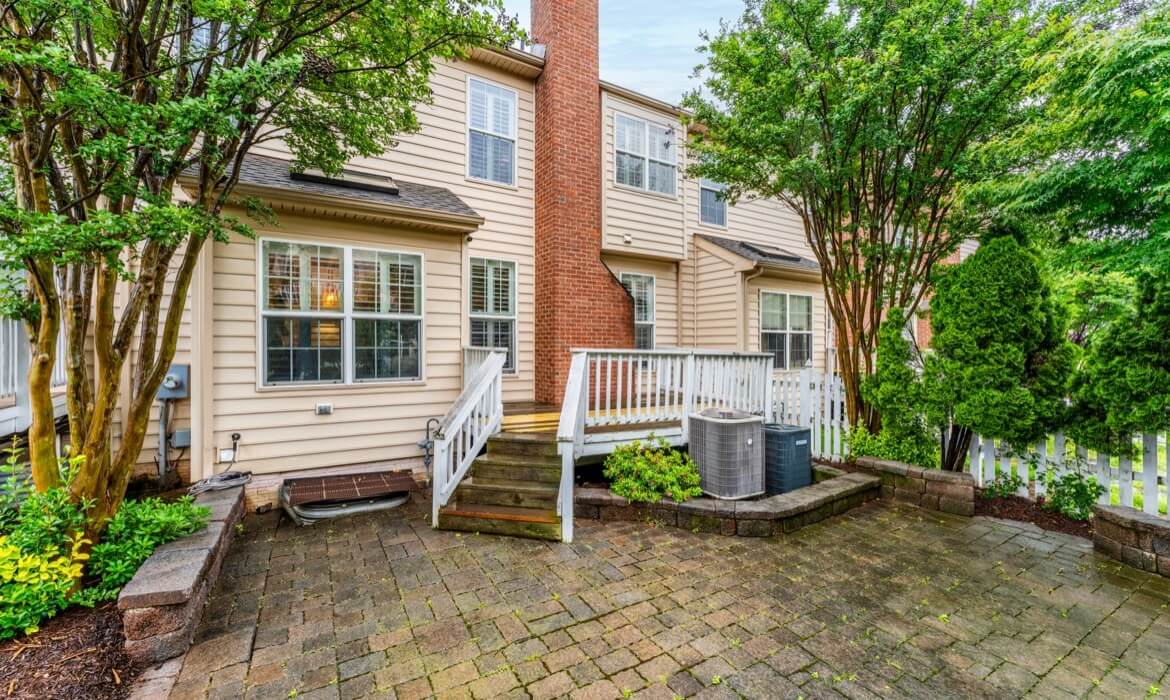 Garrell Group   Top Ashburn Realtor   19599 Aspendale Sq   33