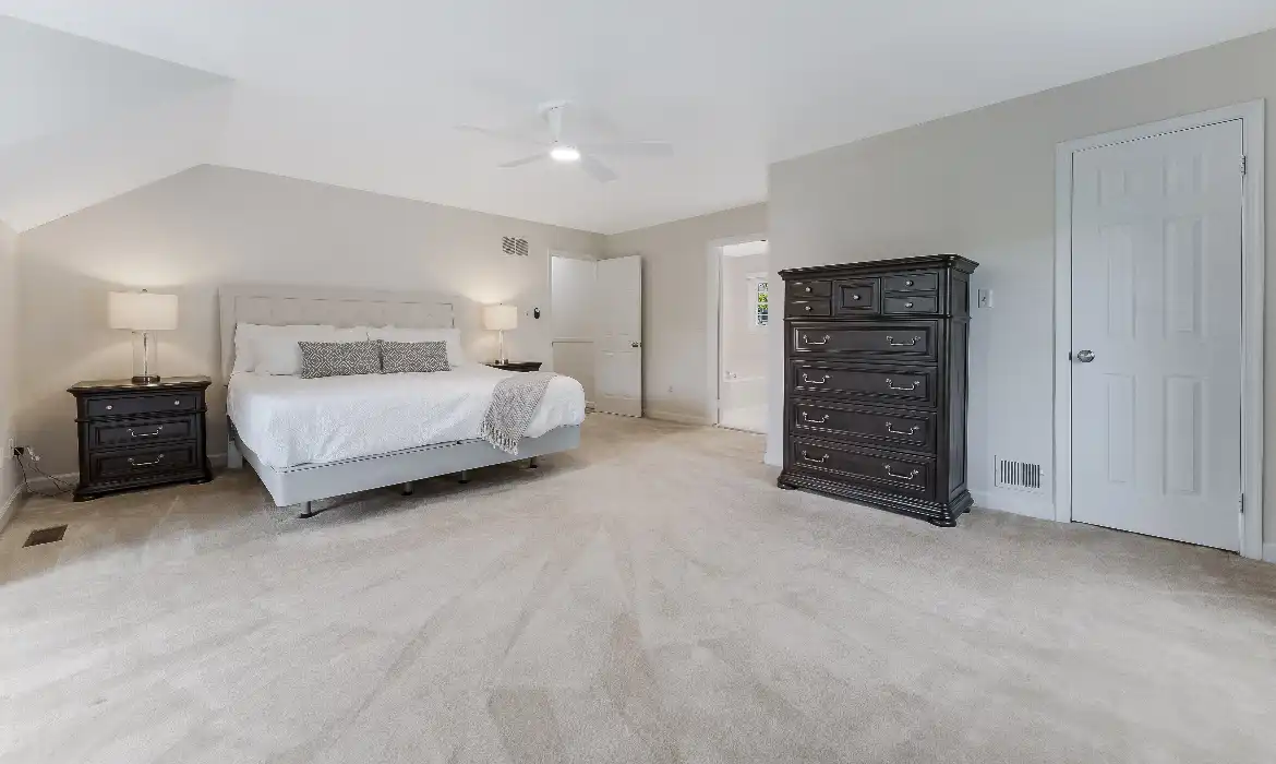 Garrell Group Top Ashburn Realtor 21119 Deep Furrow Ct web 26