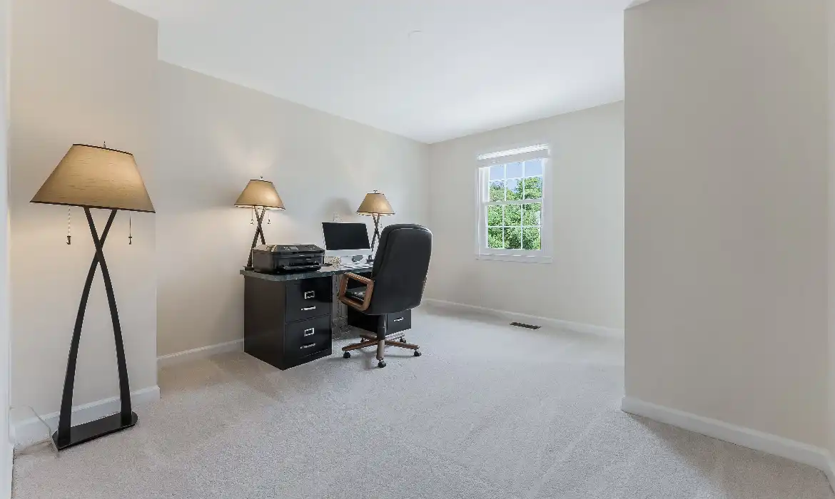 Garrell Group Top Ashburn Realtor 21119 Deep Furrow Ct web 34