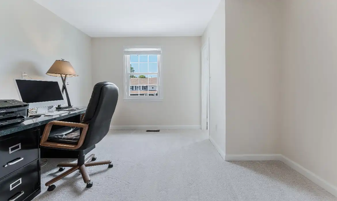 Garrell Group Top Ashburn Realtor 21119 Deep Furrow Ct web 35
