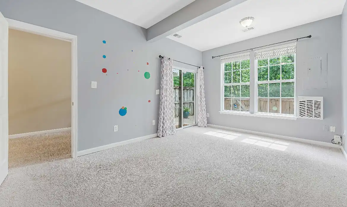 Garrell Group Top Ashburn Realtor 43103 Forest Edge Sq web 21