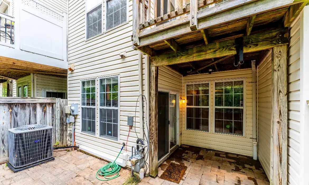 Garrell Group Top Ashburn Realtor 43103 Forest Edge Sq web 34