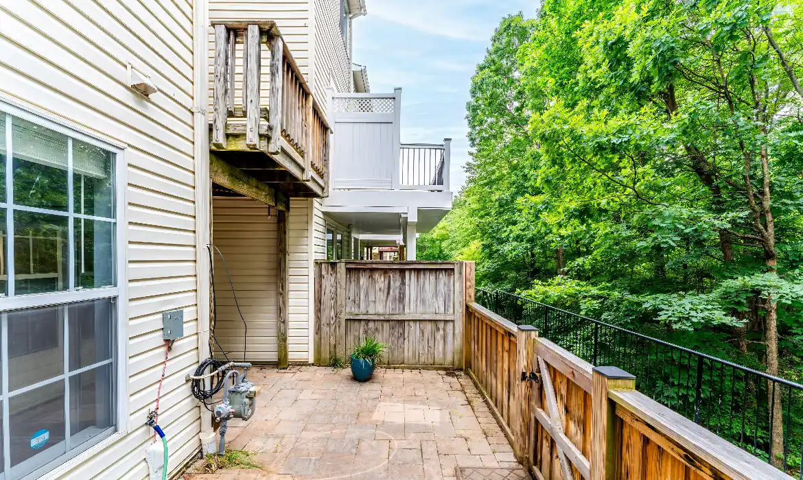 Garrell Group Top Ashburn Realtor 43103 Forest Edge Sq web 35