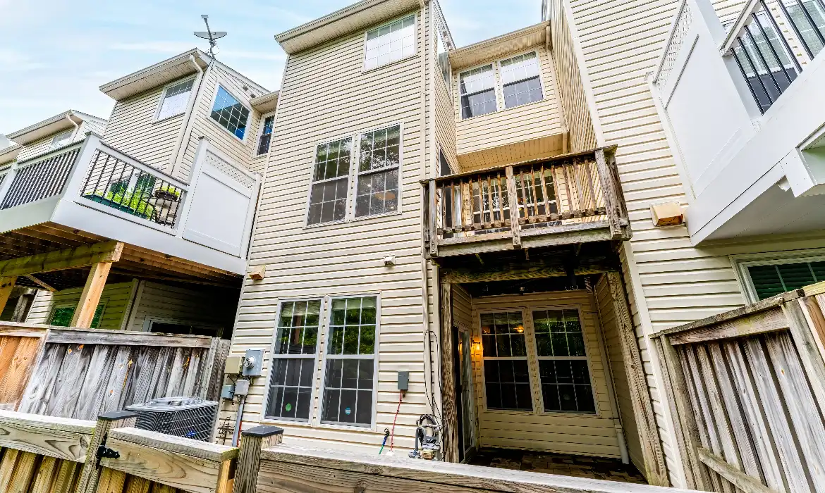 Garrell Group Top Ashburn Realtor 43103 Forest Edge Sq web 36