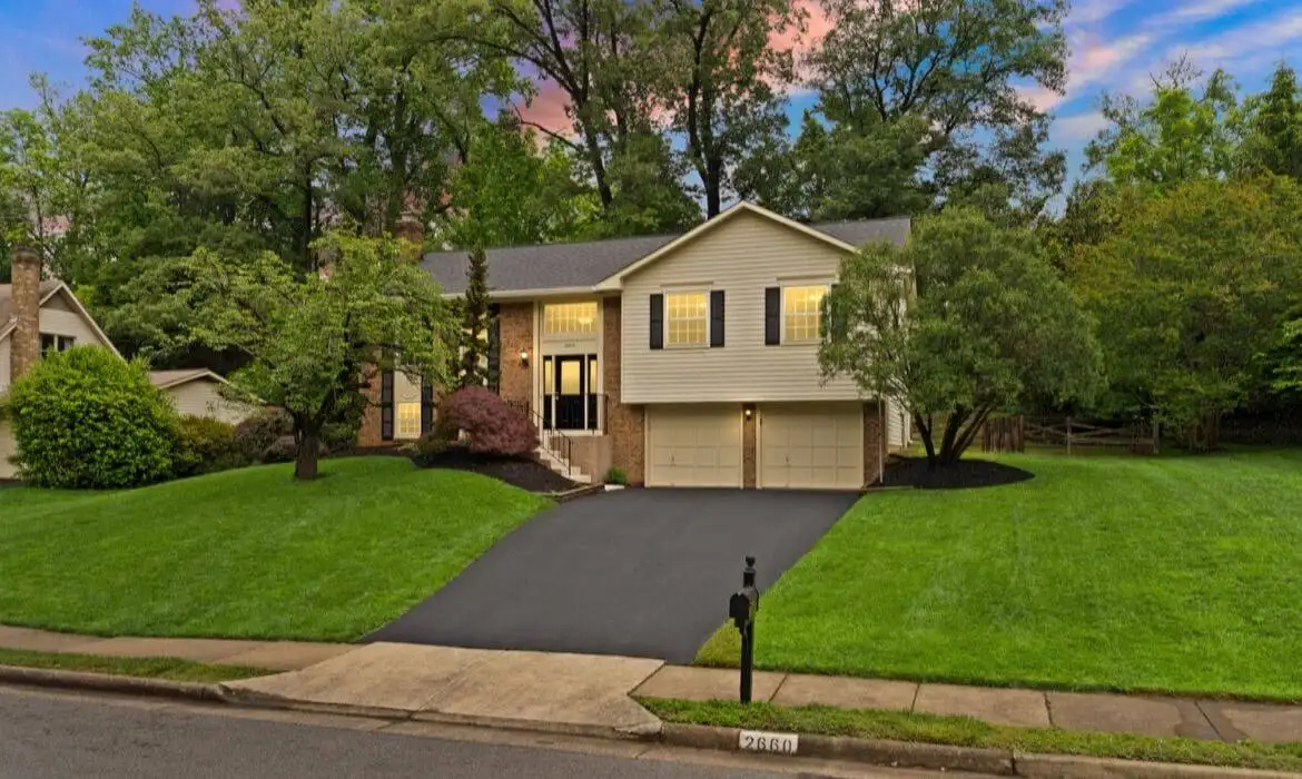 Garrell Group Top Fairfax County Realtor 2660 Oakton Glen Dr 02