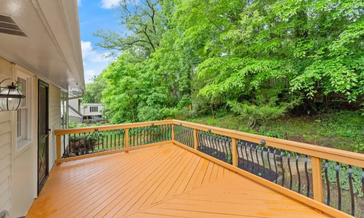Garrell Group Top Fairfax County Realtor 2660 Oakton Glen Dr 03