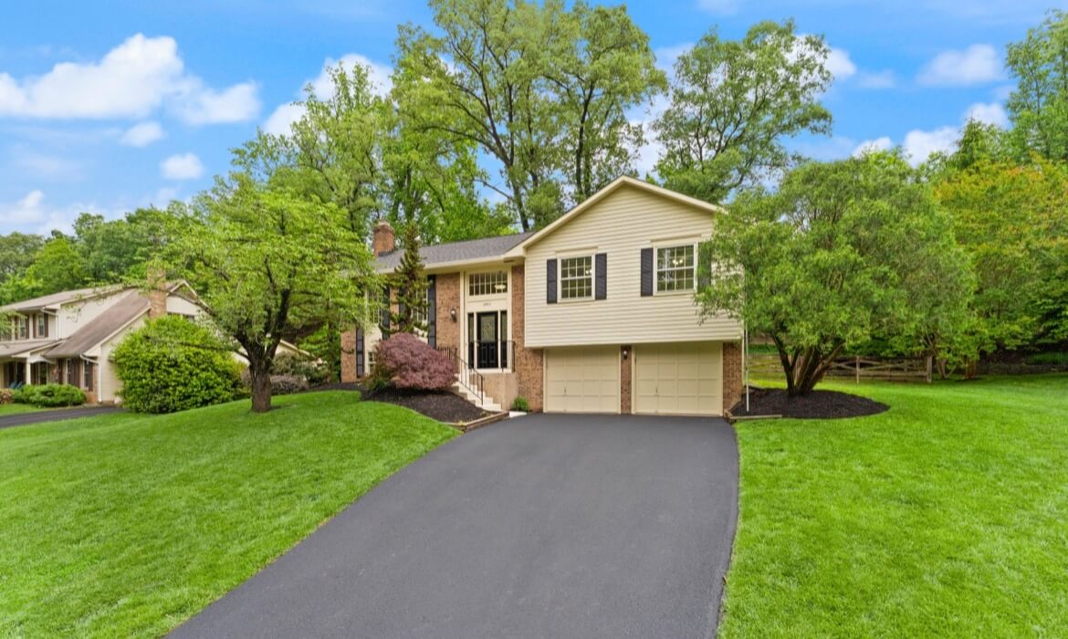 Garrell Group Top Fairfax County Realtor 2660 Oakton Glen Dr 04
