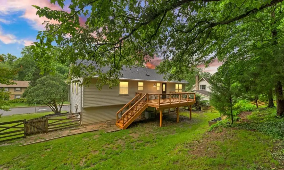 Garrell Group Top Fairfax County Realtor 2660 Oakton Glen Dr 05