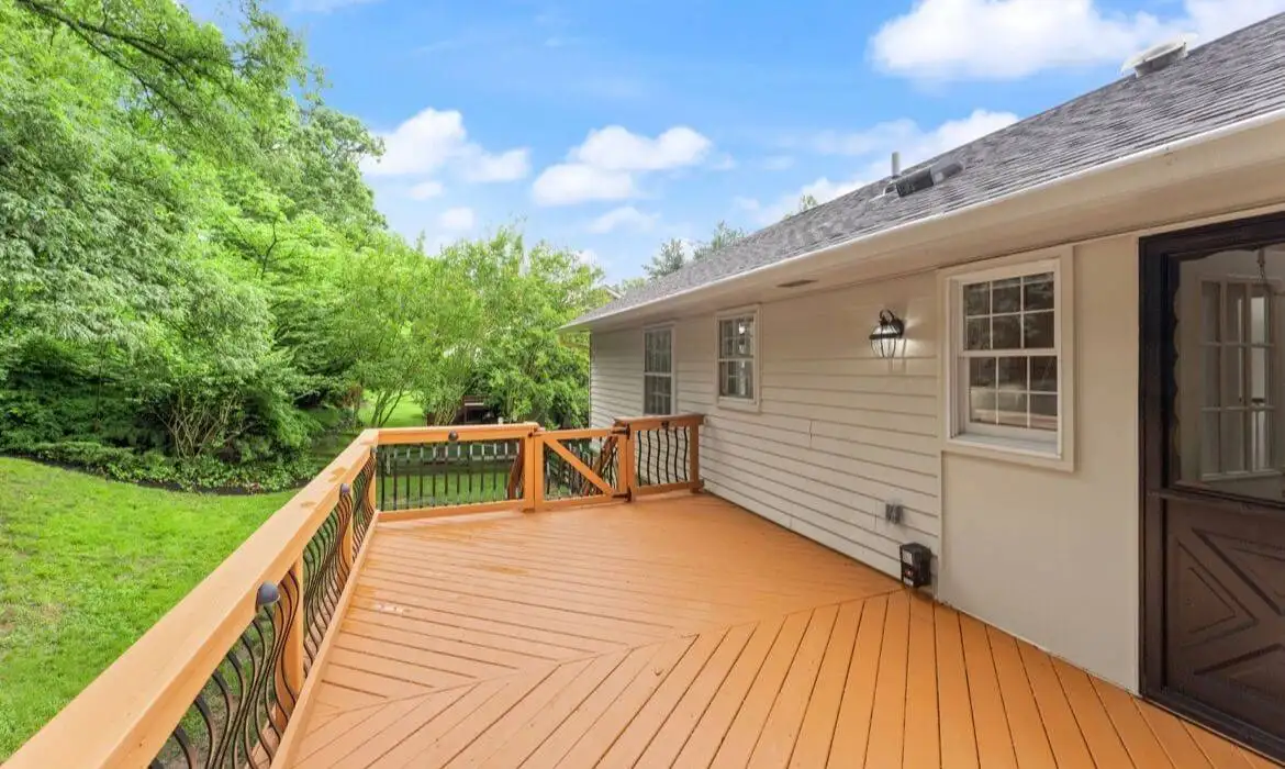 Garrell Group Top Fairfax County Realtor 2660 Oakton Glen Dr 37