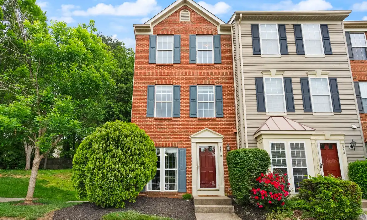 Garrell Group Top Fairfax Realtor 4270 Wheeled Caisson Sq web 01