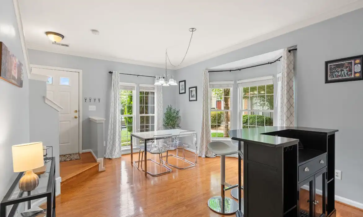 Garrell Group Top Fairfax Realtor 4270 Wheeled Caisson Sq web 09