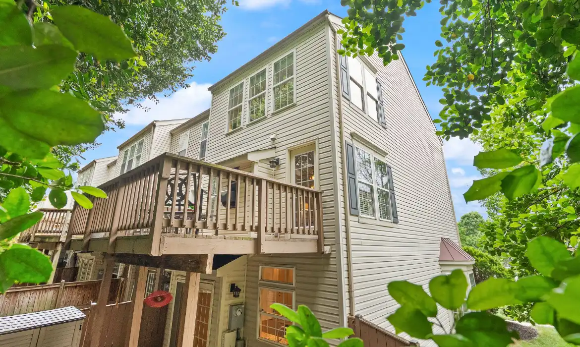 Garrell Group Top Fairfax Realtor 4270 Wheeled Caisson Sq web 33