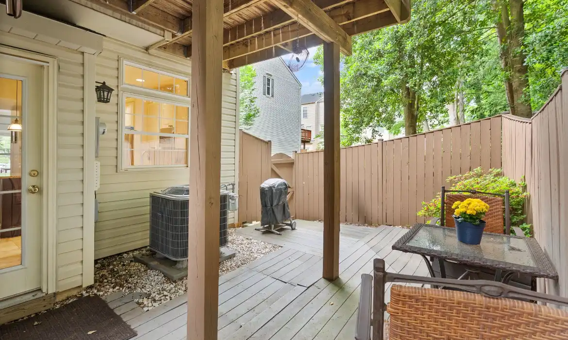Garrell Group Top Fairfax Realtor 4270 Wheeled Caisson Sq web 34