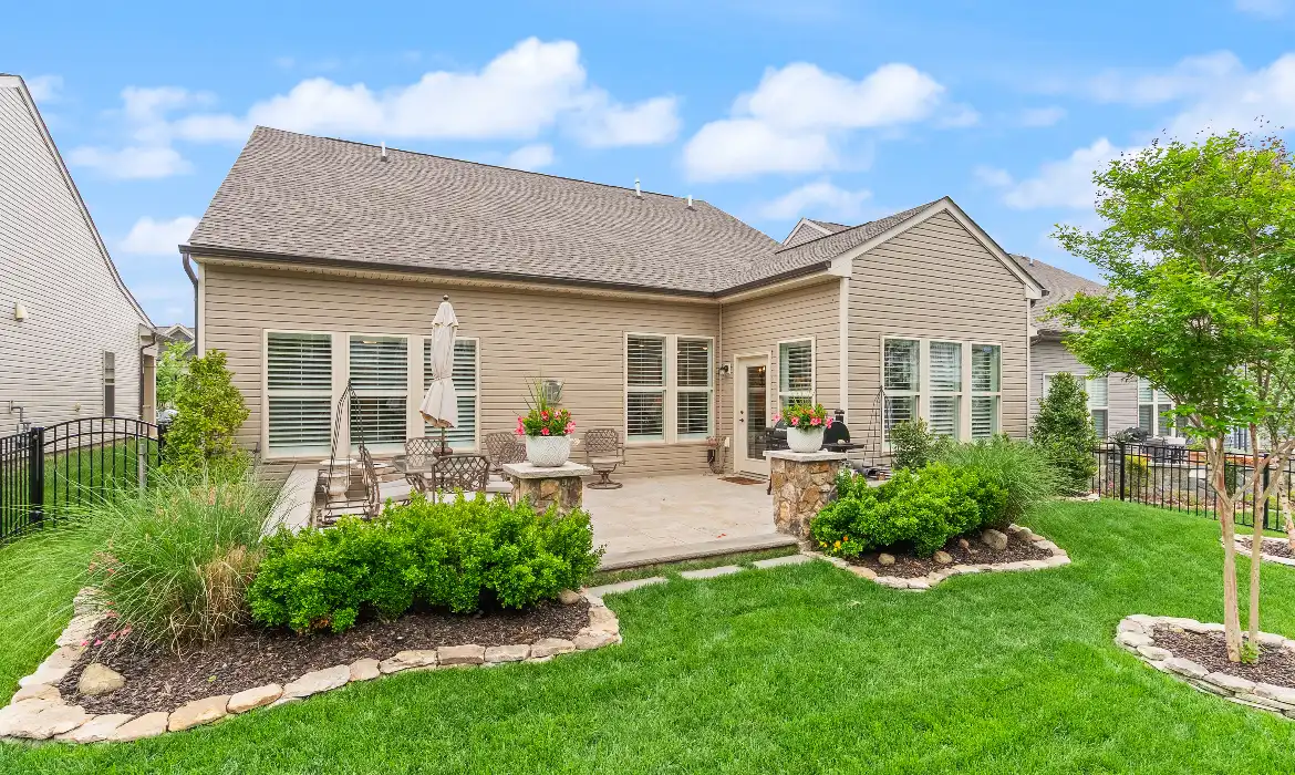 Garrell Group Top Leesburg Realtor 15986 Sweet Violet Ln web 40
