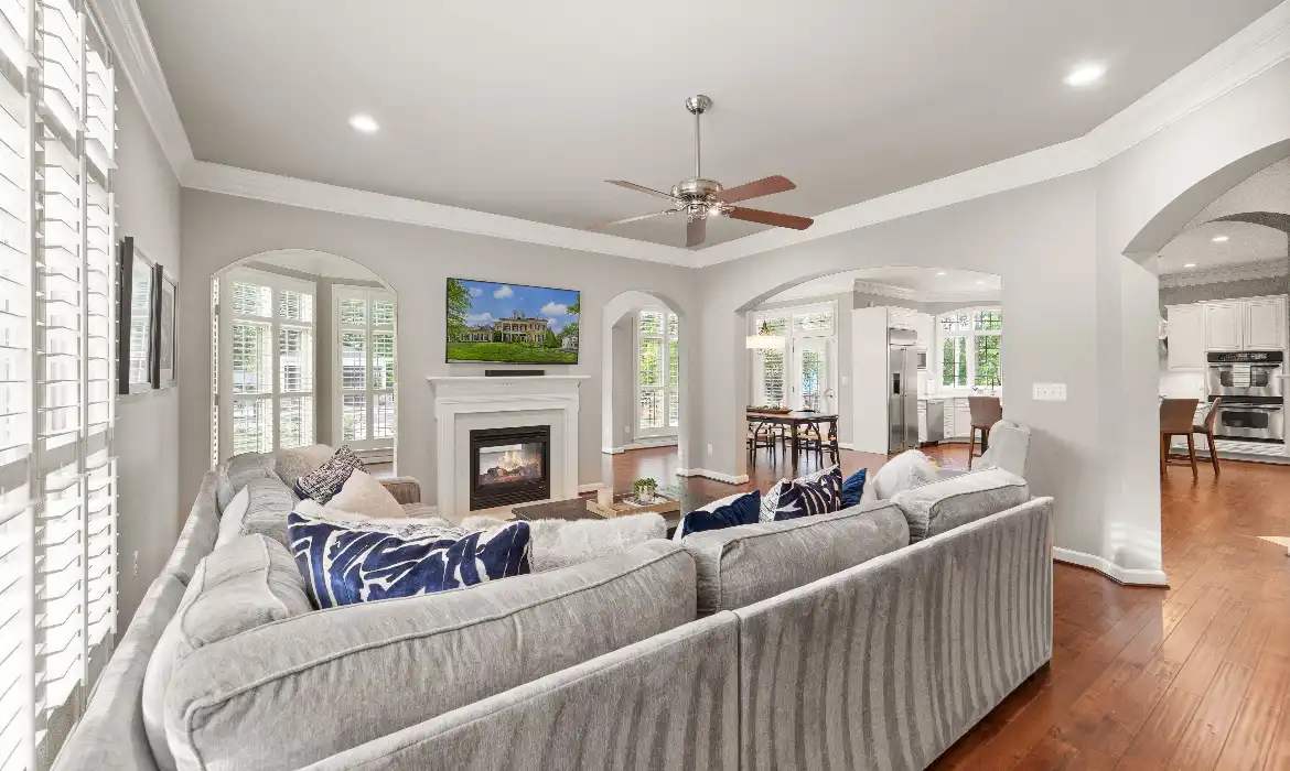 Garrell Group Top Leesburg Realtor 18729 Upper Meadow Dr web 14