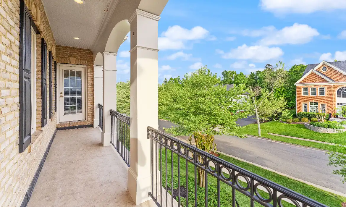Garrell Group Top Leesburg Realtor 18729 Upper Meadow Dr web 31