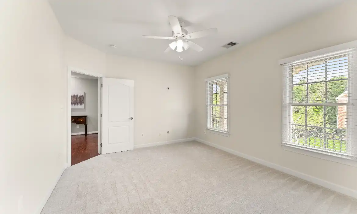 Garrell Group Top Leesburg Realtor 18729 Upper Meadow Dr web 37