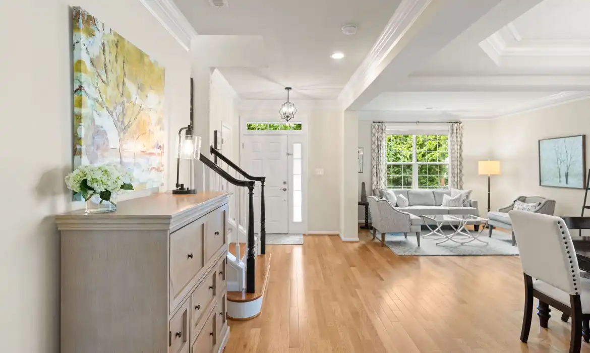 Garrell Group Top Leesburg Realtor 19436 Coppermine Sq web 05