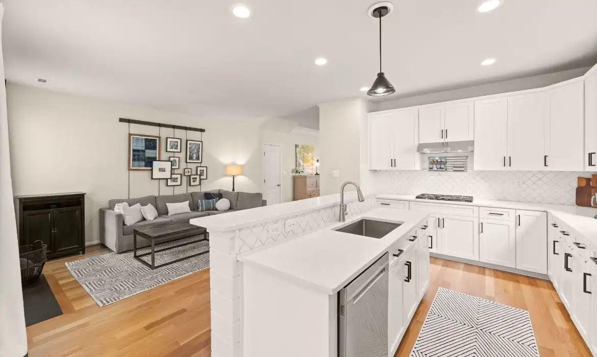 Garrell Group Top Leesburg Realtor 19436 Coppermine Sq web 12